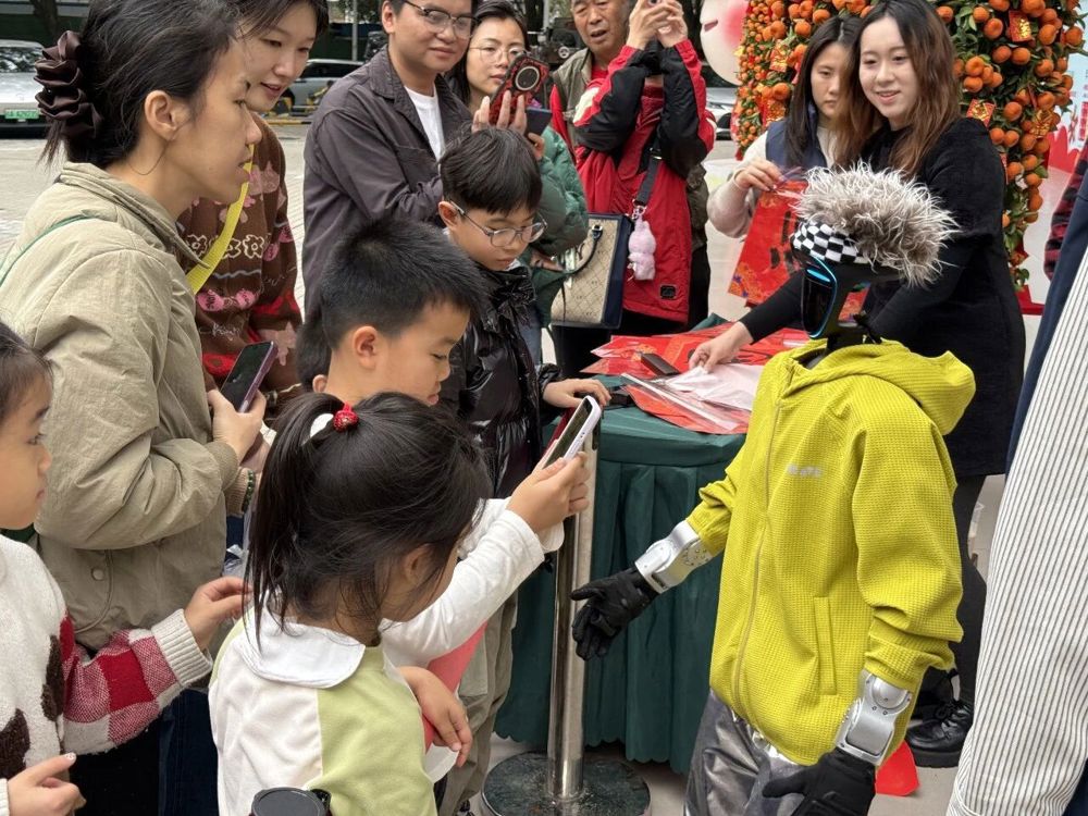 南宁新华书店23号店“舞墨接财神，AI迎新春”活动