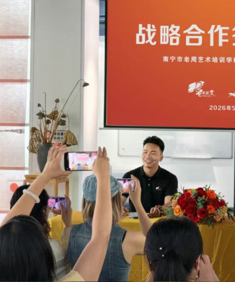 老周画室彭代维校长发表讲话