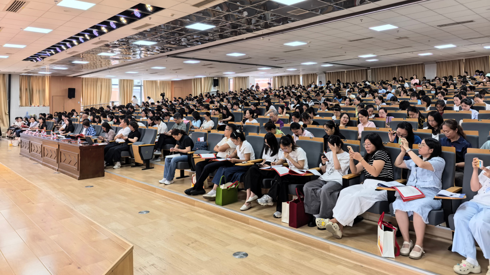 图为活动现场